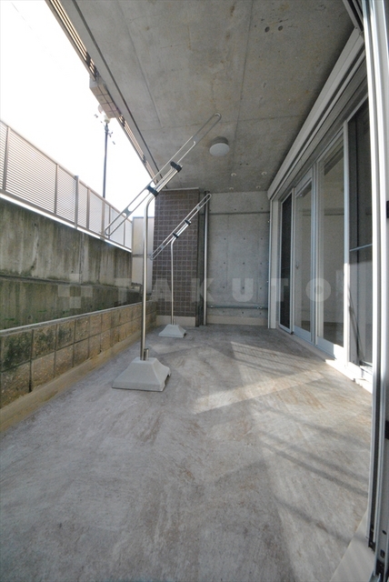 23/30 バルコニー