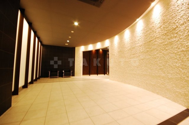 16/25 エントランス