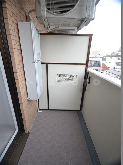 13/18 バルコニー