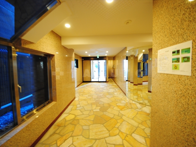 22/30 エントランス