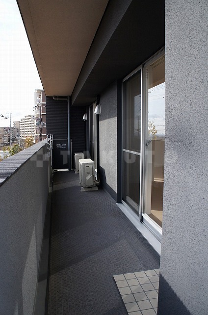 16/23 バルコニー