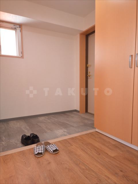 27/30 エントランス