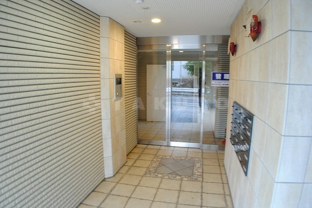 24/30 エントランス