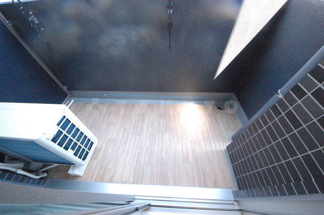 18/27 バルコニー