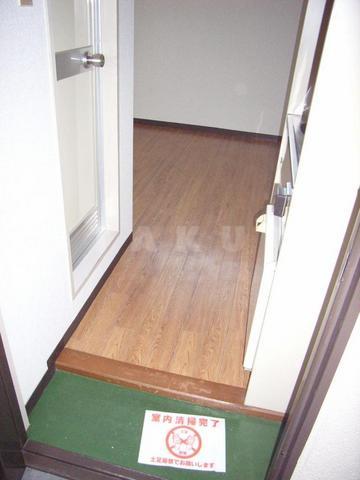 2/4 玄関