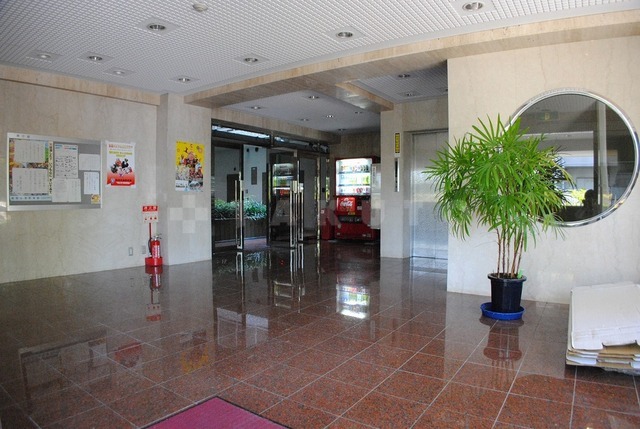 21/30 エントランス