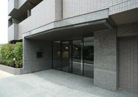 16/16 エントランス