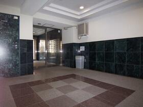 15/15 エントランス