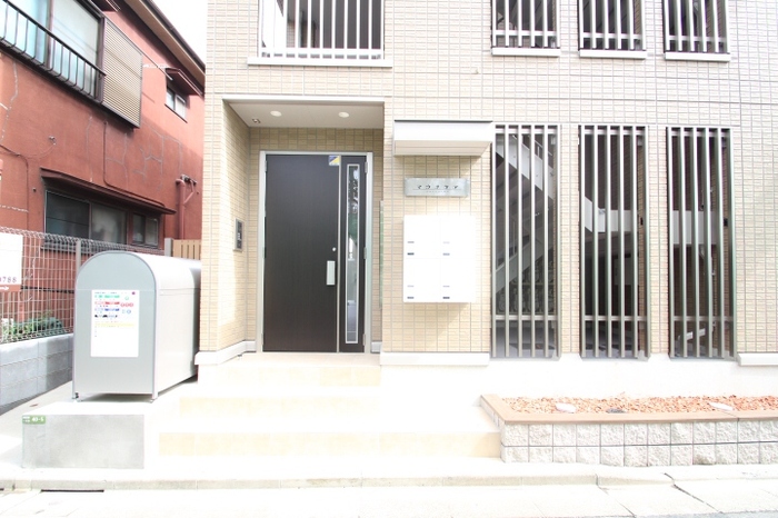 2/4 エントランス