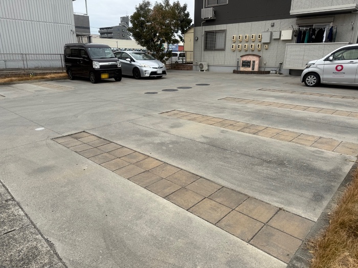16/16 駐車場