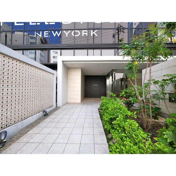 16/27 エントランス