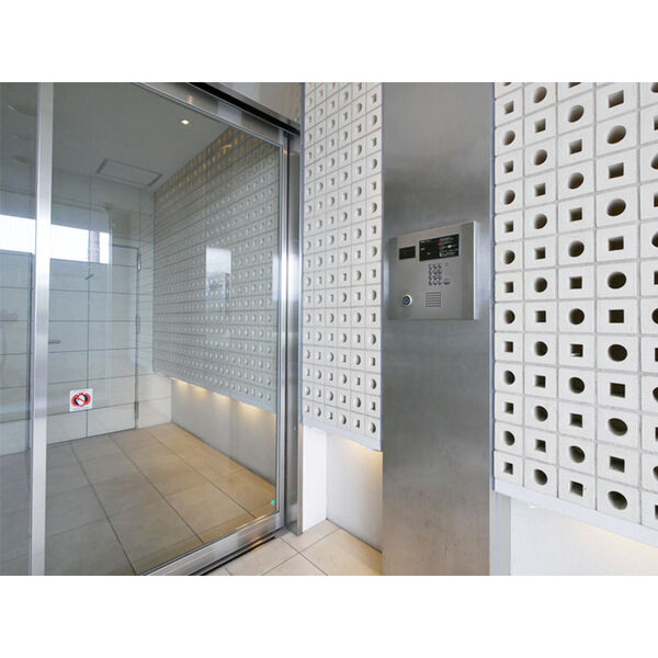 17/27 エントランス