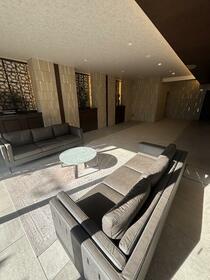 16/16 エントランス