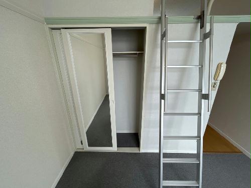 13/14 エントランス