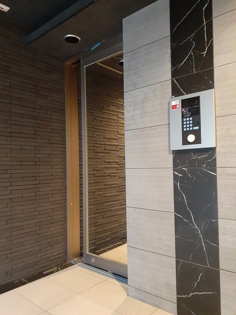 13/20 エントランス