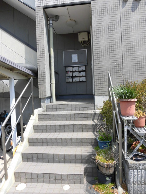 22/27 エントランス