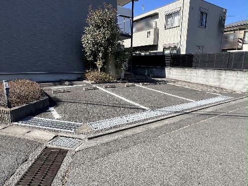 13/14 駐車場