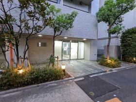 16/23 エントランス