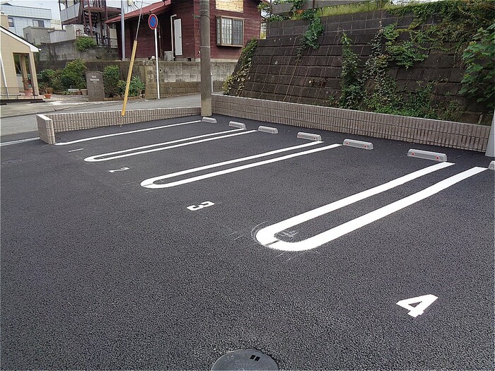 16/18 駐車場
