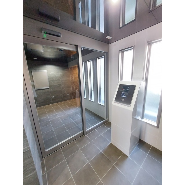 17/27 エントランス