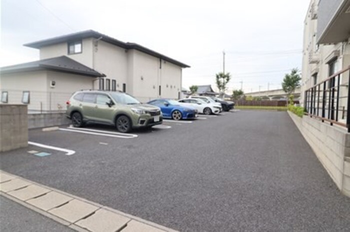 18/18 駐車場