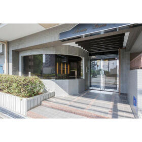 16/16 エントランス