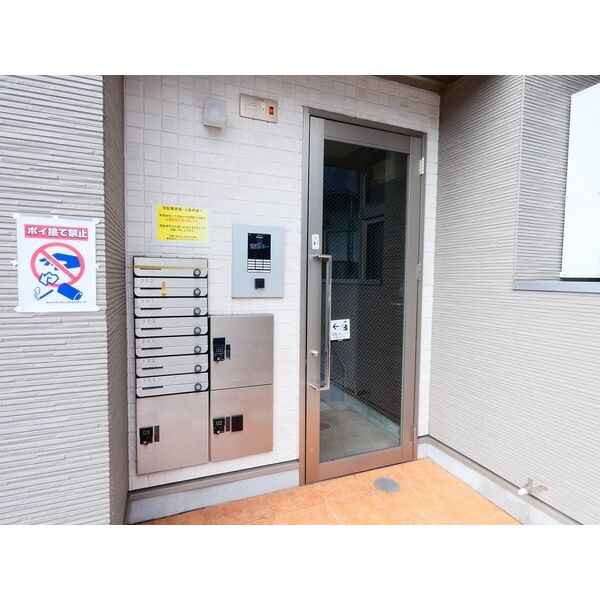 2/2 エントランス