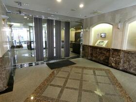 16/17 エントランス