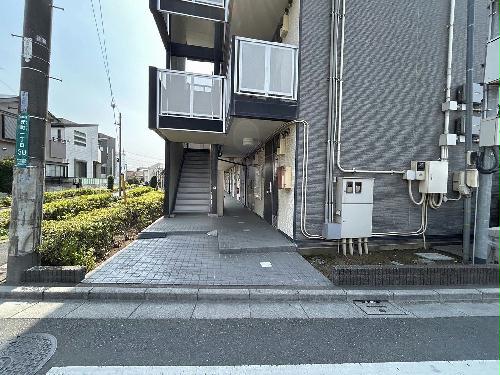 13/22 エントランス