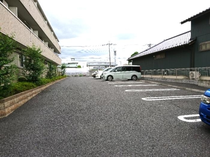 18/18 駐車場