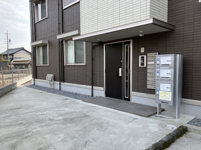 18/22 エントランス