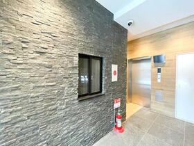 16/16 エントランス