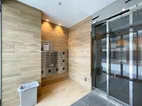 16/16 エントランス