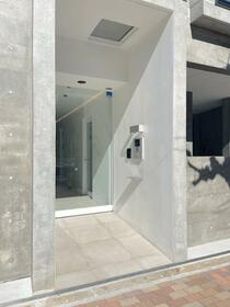 16/16 エントランス