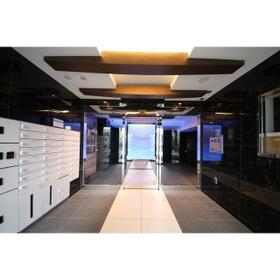 16/19 エントランス