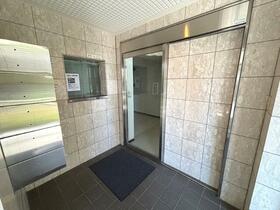 16/16 エントランス