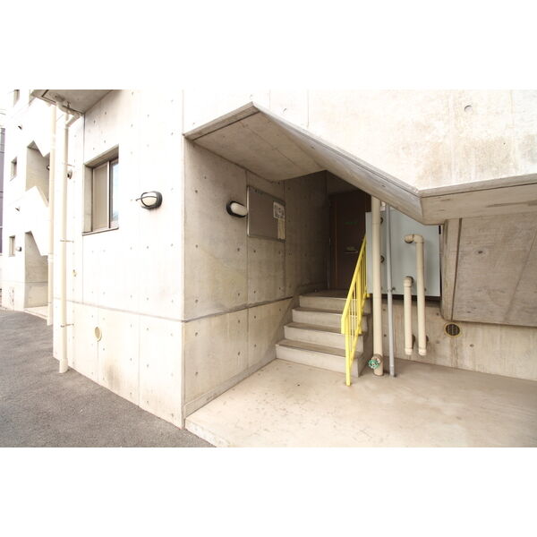 16/25 エントランス