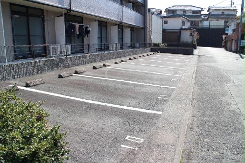 14/14 駐車場