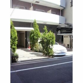 16/16 エントランス