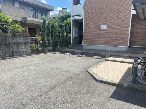 13/14 駐車場