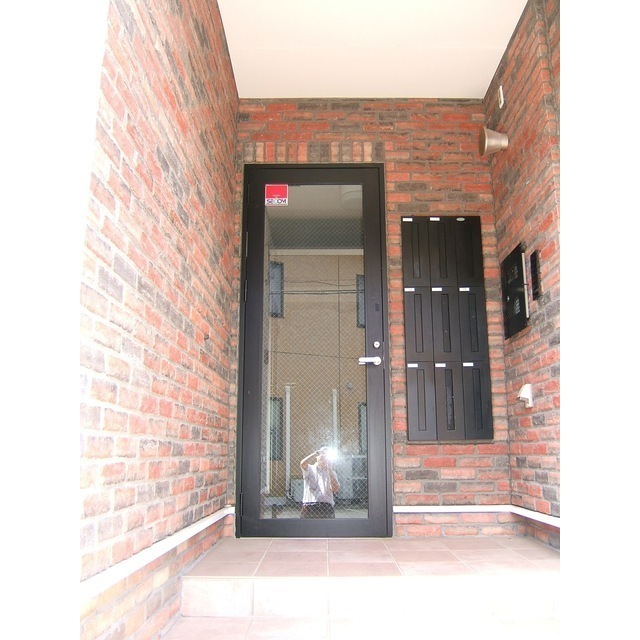 22/27 エントランス