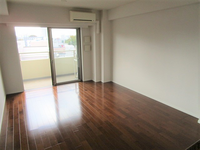 18/29 リビング/ダイニング