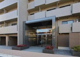 16/23 エントランス