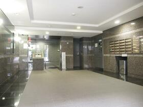 16/16 エントランス