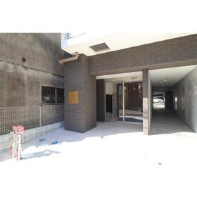 16/16 エントランス