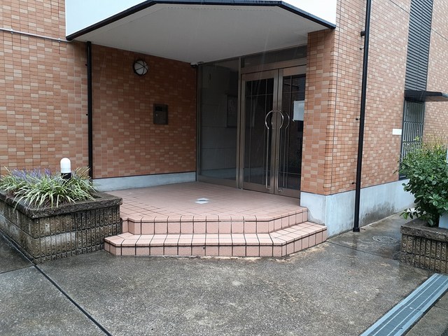 13/23 エントランス