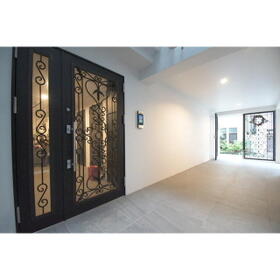 14/14 エントランス