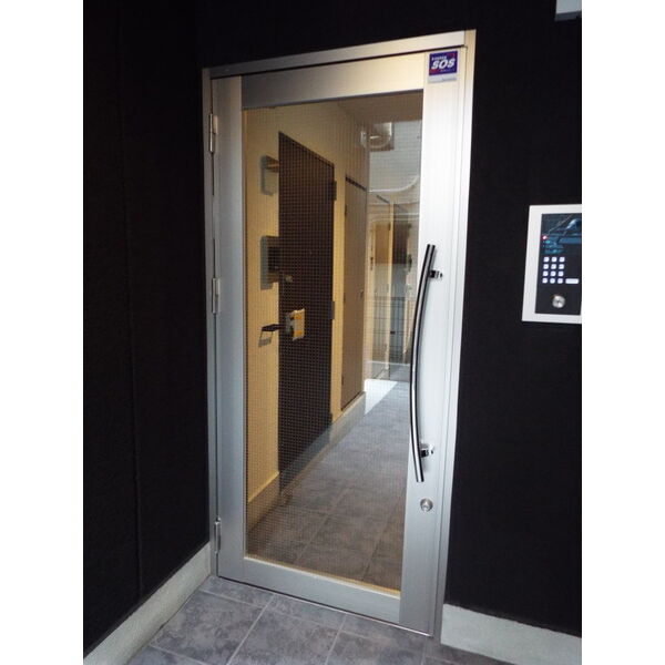 2/2 エントランス