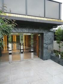 16/16 エントランス