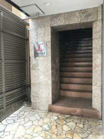 16/17 エントランス